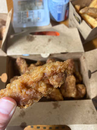 [교촌치킨 영등포역점] 치킨 메뉴 중 택1 — 5점을 준 리뷰어가 2020년 12월 올린 사용 사진