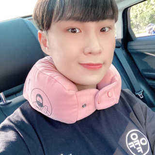 코오 바게트 필로우 메모리폼 목베개 — 4.5점을 준 리뷰어가 2020년 5월 올린 사용 사진