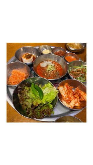 [동네맛집족발] 4개 족발 중 택1 — 1점을 준 리뷰어가 2020년 4월 올린 사용 사진