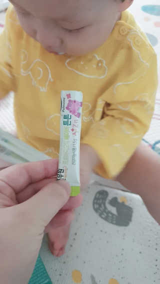 [풀무원베이비밀] 프로바이오락 베이비 튼튼 유산균 — 5점을 준 리뷰어가 2020년 7월 올린 사용 사진