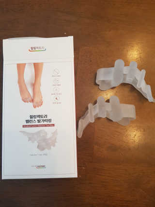힐링팩토리 밸런스 발가락링 발가락교정기 A1 — 5점을 준 리뷰어가 2020년 4월 올린 사용 사진