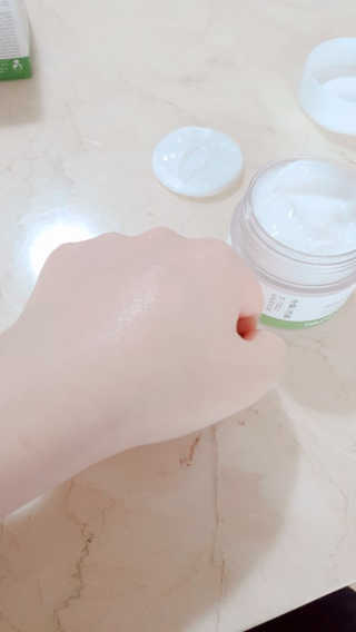 토니모리 더 그린티 트루바이옴 수분크림 — 4.5점을 준 리뷰어가 2020년 10월 올린 사용 사진