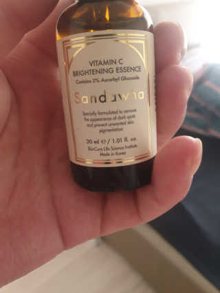 [스킨큐어] 산다화 비타민C 화이트닝 에센스 30ml — 1점을 준 리뷰어가 2020년 4월 올린 사용 사진