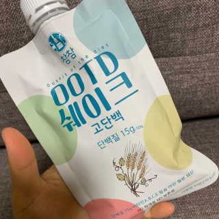 [꾸콤] 참참 OOTD쉐이크 고단백 일주일세트 50g x 5 — 3점을 준 리뷰어가 2020년 10월 올린 사용 사진