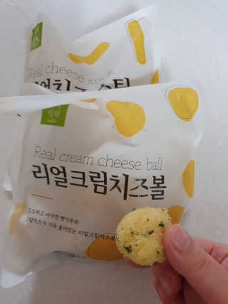 가치식탁 리얼치즈스틱, 리얼크림치즈볼 — 4점을 준 리뷰어가 2020년 10월 올린 사용 사진