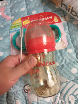 하이비코리아 앉아서나서서먹는젖병 하이비 PPSU 빨대젖병 — 5점을 준 리뷰어가 2020년 6월 올린 사용 사진