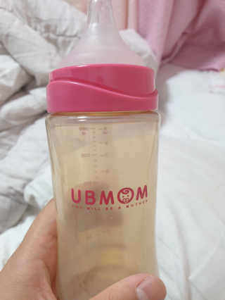 유비맘 PPSU 젖병 노꼭지_260ml_컬러 랜덤 발송 — 5점을 준 리뷰어가 2020년 12월 올린 사용 사진