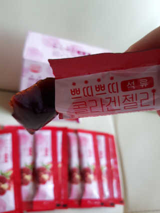헬스업_쁘띠쁘띠석류콜라겐젤리_20g x 14포 — 5점을 준 리뷰어가 2020년 7월 올린 사용 사진