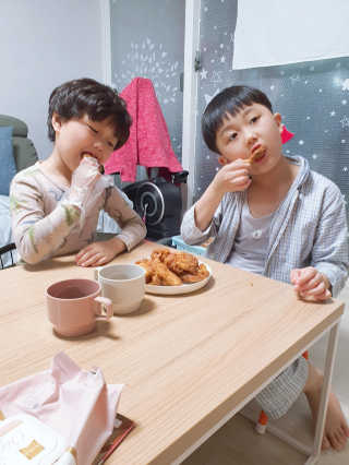 네네치킨 소이크런치윙봉 — 5점을 준 리뷰어가 2020년 4월 올린 사용 사진
