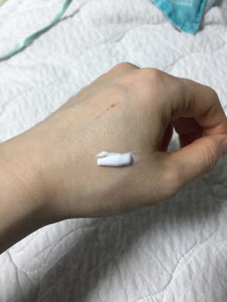 메디힐 수딩 모이스트 선에센스 / 톤업 핑크 선크림 2종 — 5점을 준 리뷰어가 2020년 4월 올린 사용 사진