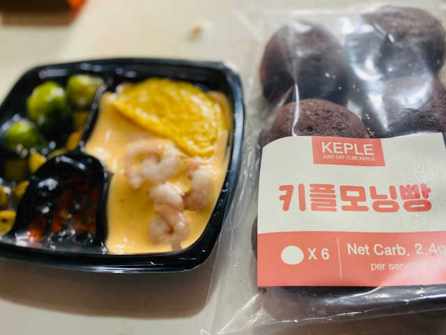 [키플] 저탄수 스리라차크림쉬림프오믈렛 도시락+모닝빵 리뷰 사진