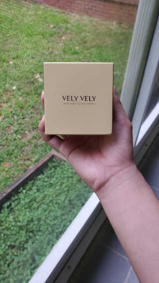 VELY VELY 아우라 허니 글로우 쿠션 — 5점을 준 리뷰어가 2020년 4월 올린 사용 사진