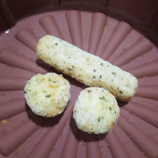가치식탁 리얼치즈스틱, 리얼크림치즈볼 — 5점을 준 리뷰어가 2020년 7월 올린 사용 사진