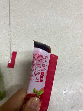 헬스업_쁘띠쁘띠석류콜라겐젤리_20g x 14포 — 4점을 준 리뷰어가 2020년 11월 올린 사용 사진