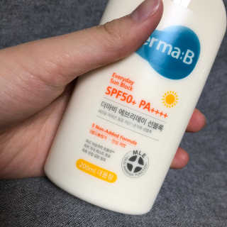 더마비 에브리데이 선블록 SPF50+PA++++ — 5점을 준 리뷰어가 2020년 4월 올린 사용 사진