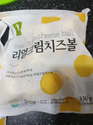 가치식탁 리얼치즈스틱, 리얼크림치즈볼 — 5점을 준 리뷰어가 2020년 8월 올린 사용 사진