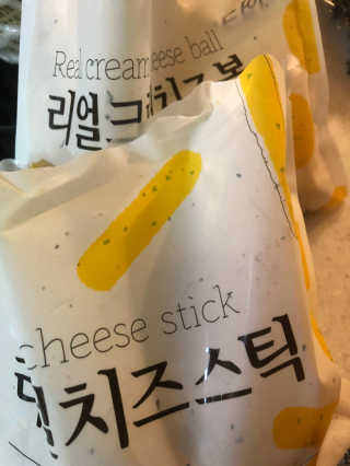 가치식탁 리얼치즈스틱, 리얼크림치즈볼 — 5점을 준 리뷰어가 2020년 10월 올린 사용 사진
