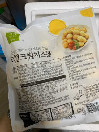 가치식탁 리얼치즈스틱, 리얼크림치즈볼 — 5점을 준 리뷰어가 2020년 5월 올린 사용 사진