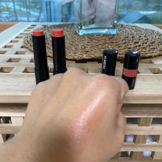 쿤달 허니 앤 마카다미아 틴티드 컬러 립밤 2구 세트 — 3.5점을 준 리뷰어가 2020년 10월 올린 사용 사진