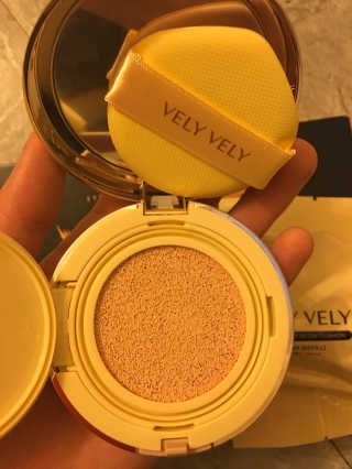 VELY VELY 아우라 허니 글로우 쿠션 — 5점을 준 리뷰어가 2020년 4월 올린 사용 사진