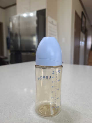 유비맘 PPSU 젖병 노꼭지_260ml_컬러 랜덤 발송 — 5점을 준 리뷰어가 2020년 10월 올린 사용 사진
