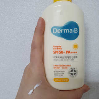 더마비 에브리데이 선블록 SPF50+PA++++ — 4.5점을 준 리뷰어가 2020년 4월 올린 사용 사진
