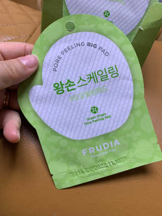 [후르디아] 청포도 매끈약산성 필링 패드_50매 세트 — 5점을 준 리뷰어가 2020년 4월 올린 사용 사진