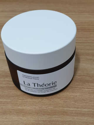 La Theorie Hydrating Ingredients | 하이드레이팅 인그레이디언츠 — 3점을 준 리뷰어가 2020년 5월 올린 사용 사진