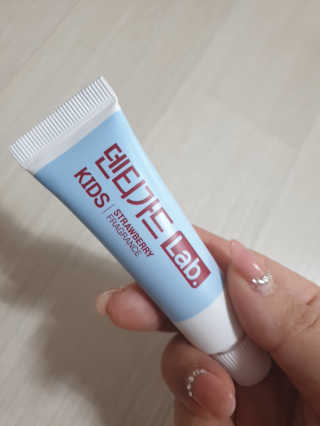 대웅제약 [덴티가드랩] 키즈여행용세트-파우치+칫솔2개+치약2개 — 5점을 준 리뷰어가 2020년 11월 올린 사용 사진