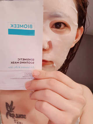 바이오믹 BIOMEEK SENSIMETIC SOOTHING MASK.S — 5점을 준 리뷰어가 2020년 6월 올린 사용 사진