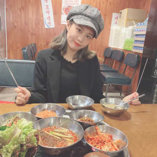[동네맛집족발] 4개 족발 중 택1 — 4점을 준 리뷰어가 2020년 4월 올린 사용 사진