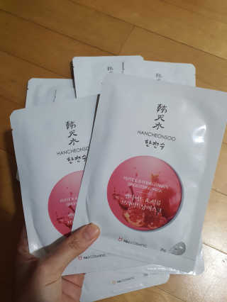 한천수 펩타이드 마스크팩 5종 10매 구성 — 5점을 준 리뷰어가 2020년 6월 올린 사용 사진