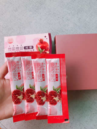 헬스업_쁘띠쁘띠석류콜라겐젤리_20g x 14포 — 4.5점을 준 리뷰어가 2020년 7월 올린 사용 사진