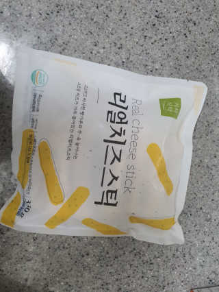가치식탁 리얼치즈스틱, 리얼크림치즈볼 — 5점을 준 리뷰어가 2020년 8월 올린 사용 사진