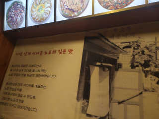 [동네맛집족발] 4개 족발 중 택1 — 3.5점을 준 리뷰어가 2020년 5월 올린 사용 사진