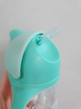 유비맘 트라이탄 코니빨대컵_컬러 랜덤 발송 — 4점을 준 리뷰어가 2020년 10월 올린 사용 사진