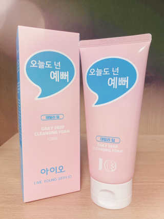 IO 아이오 오늘도 넌 예뻐 - 데일리딥 클렌징폼 — 5점을 준 리뷰어가 2020년 10월 올린 사용 사진