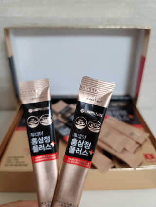 서울약사신협_투데이홍삼정플러스스틱_10g x 30포 — 5점을 준 리뷰어가 2020년 11월 올린 사용 사진