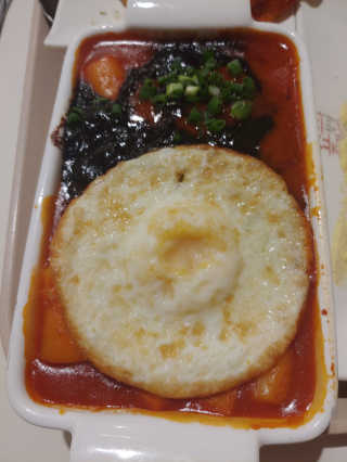 죠스떡볶이 [죠스푸드] 짜빠떡볶이+떡또그+범벅만두 신메뉴 3종 — 4점을 준 리뷰어가 2020년 4월 올린 사용 사진