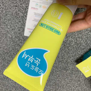 IO 아이오 오늘도 넌 눈부셔 - 데일리 스크럽 클렌징폼 — 5점을 준 리뷰어가 2020년 12월 올린 사용 사진