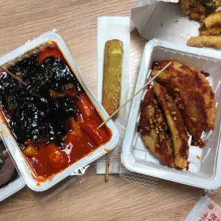 죠스떡볶이 [죠스푸드] 짜빠떡볶이+떡또그+범벅만두 신메뉴 3종 — 3.5점을 준 리뷰어가 2020년 5월 올린 사용 사진