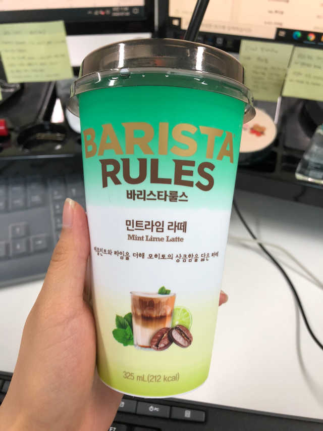 바리스타룰스 민트라임 라떼 리뷰 사진