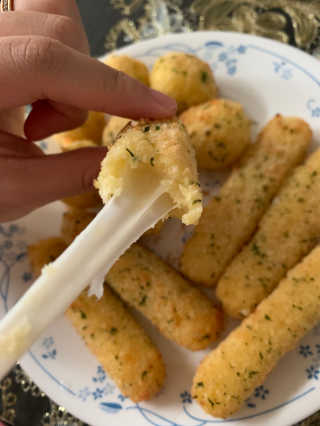 가치식탁 리얼치즈스틱, 리얼크림치즈볼 — 5점을 준 리뷰어가 2020년 9월 올린 사용 사진