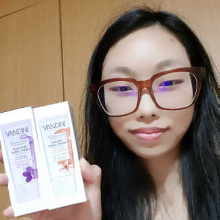 반디니 핸드크림세트 [활기찬 에너지+섬세한 센시티브] — 5점을 준 리뷰어가 2020년 8월 올린 사용 사진