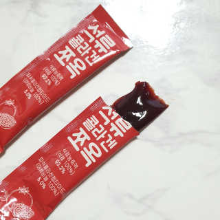 조은약초 석류콜라겐 석류즙 석류쪼옥 젤리 스틱 15포 x 20g — 5점을 준 리뷰어가 2020년 7월 올린 사용 사진