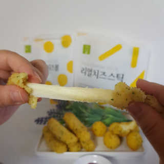 가치식탁 리얼치즈스틱, 리얼크림치즈볼 — 5점을 준 리뷰어가 2020년 9월 올린 사용 사진