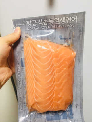동원산업 항공직송 동원생연어_400g — 2점을 준 리뷰어가 2020년 4월 올린 사용 사진