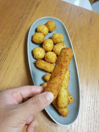 가치식탁 리얼치즈스틱, 리얼크림치즈볼 — 5점을 준 리뷰어가 2020년 9월 올린 사용 사진