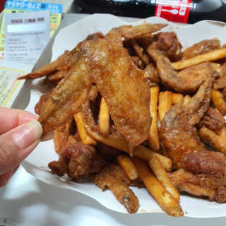 네네치킨 소이크런치윙봉 — 5점을 준 리뷰어가 2020년 4월 올린 사용 사진