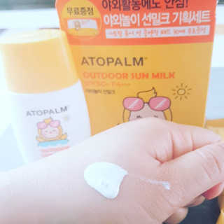아토팜 야외놀이 선밀크 SPF50+ PA+++ — 5점을 준 리뷰어가 2020년 5월 올린 사용 사진